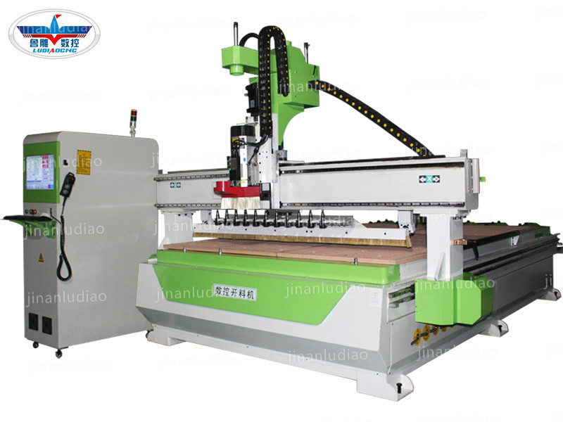 2030/2040定制款直排換刀開(kāi)料機(jī) 2030/2040定制款直排換刀開(kāi)料機(jī)