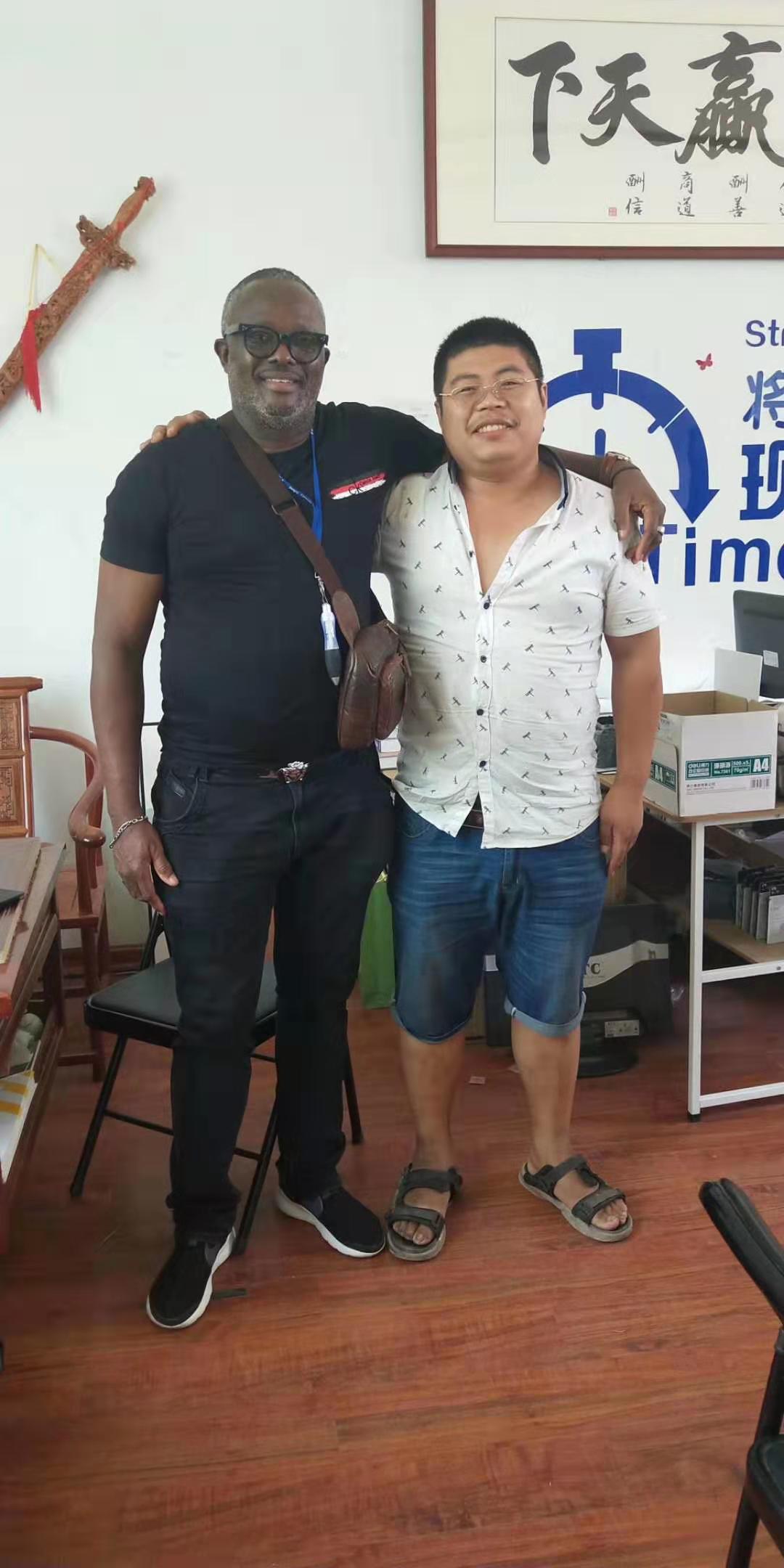 南非經(jīng)銷(xiāo)商來(lái)我廠采購(gòu)設(shè)備